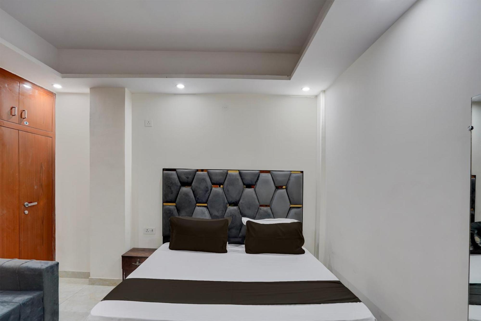 Hotel O R.N Residency Hotel Ghaziabad Esterno foto