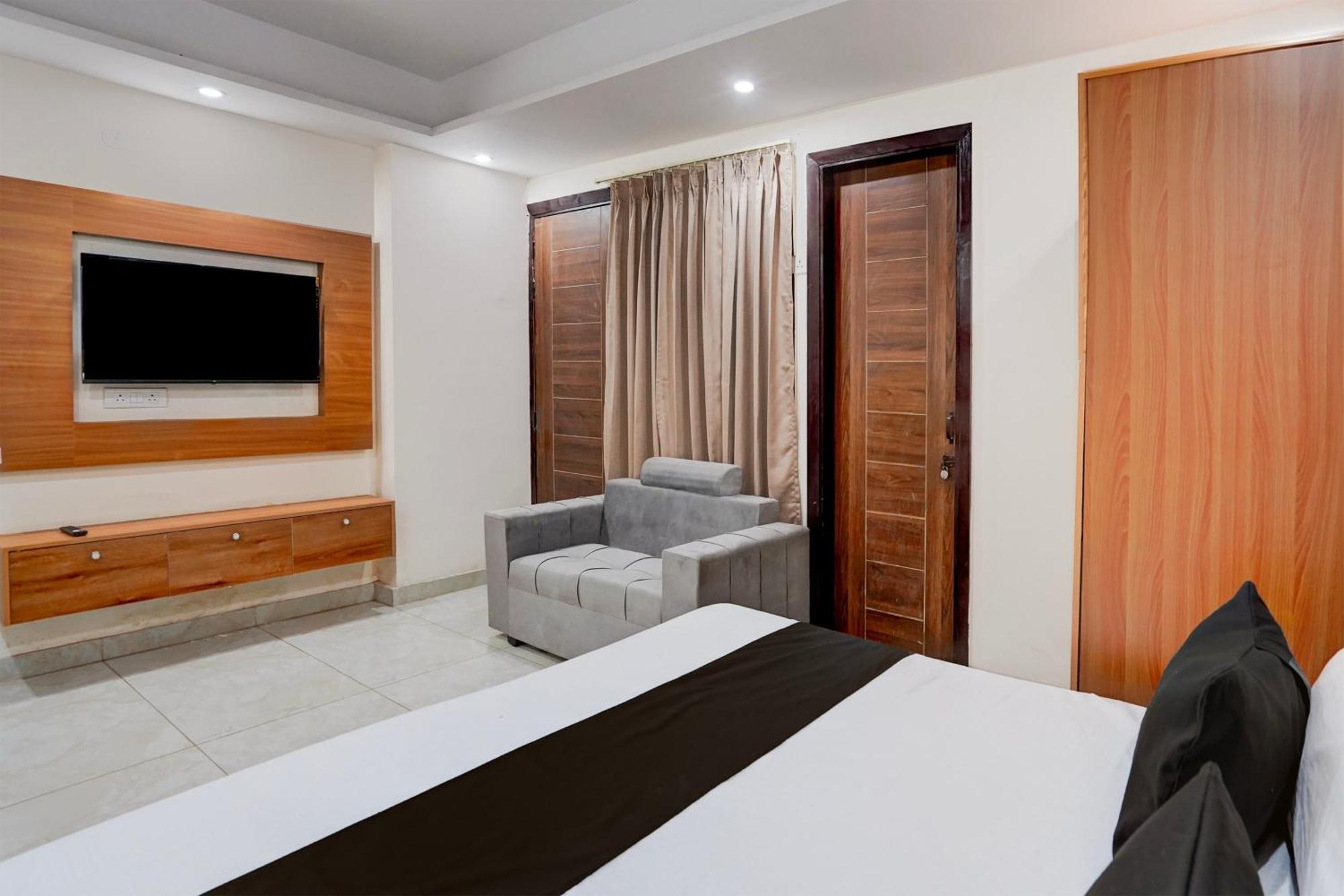 Hotel O R.N Residency Hotel Ghaziabad Esterno foto