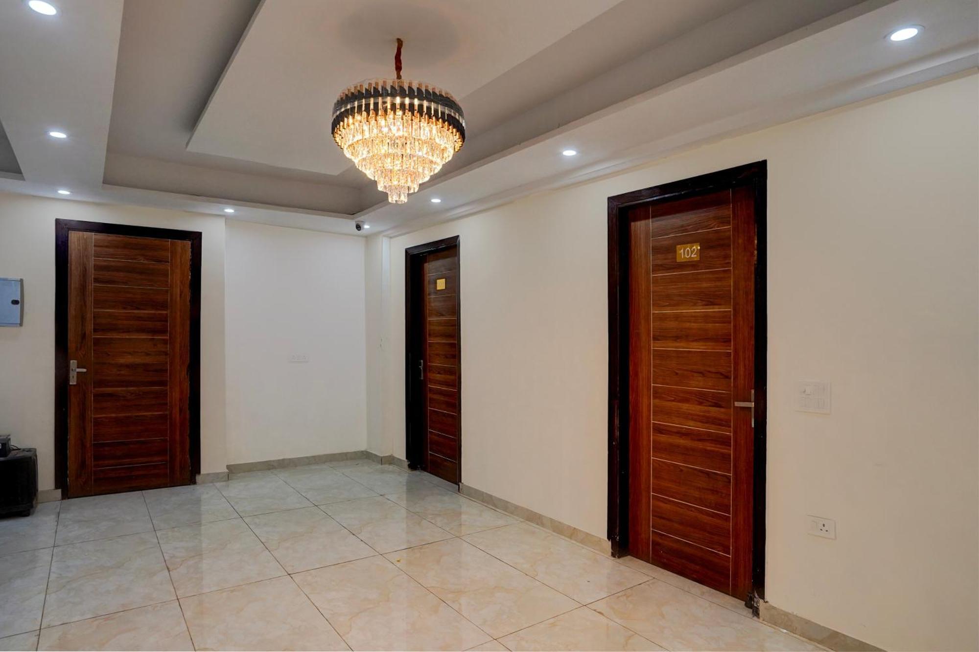 Hotel O R.N Residency Hotel Ghaziabad Esterno foto